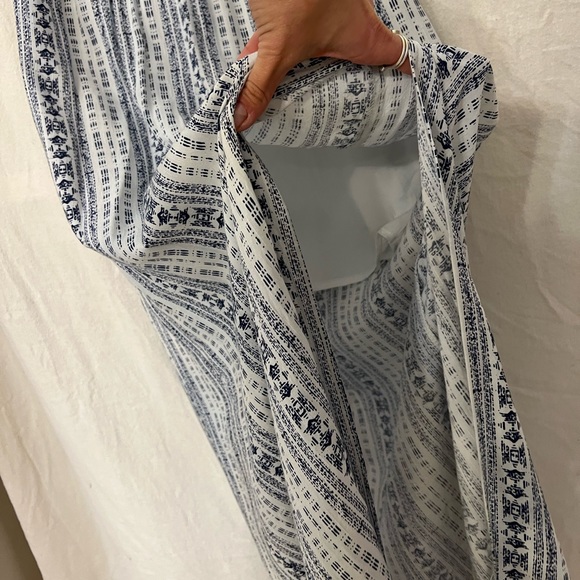 Forever 21 White and Blue Maxi Dress - Picture 4 of 9